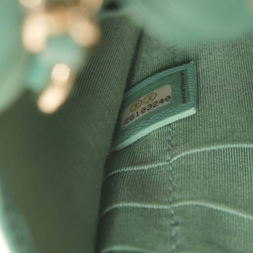 CHANEL Green Shoulder Bag - Picture 10 of 15